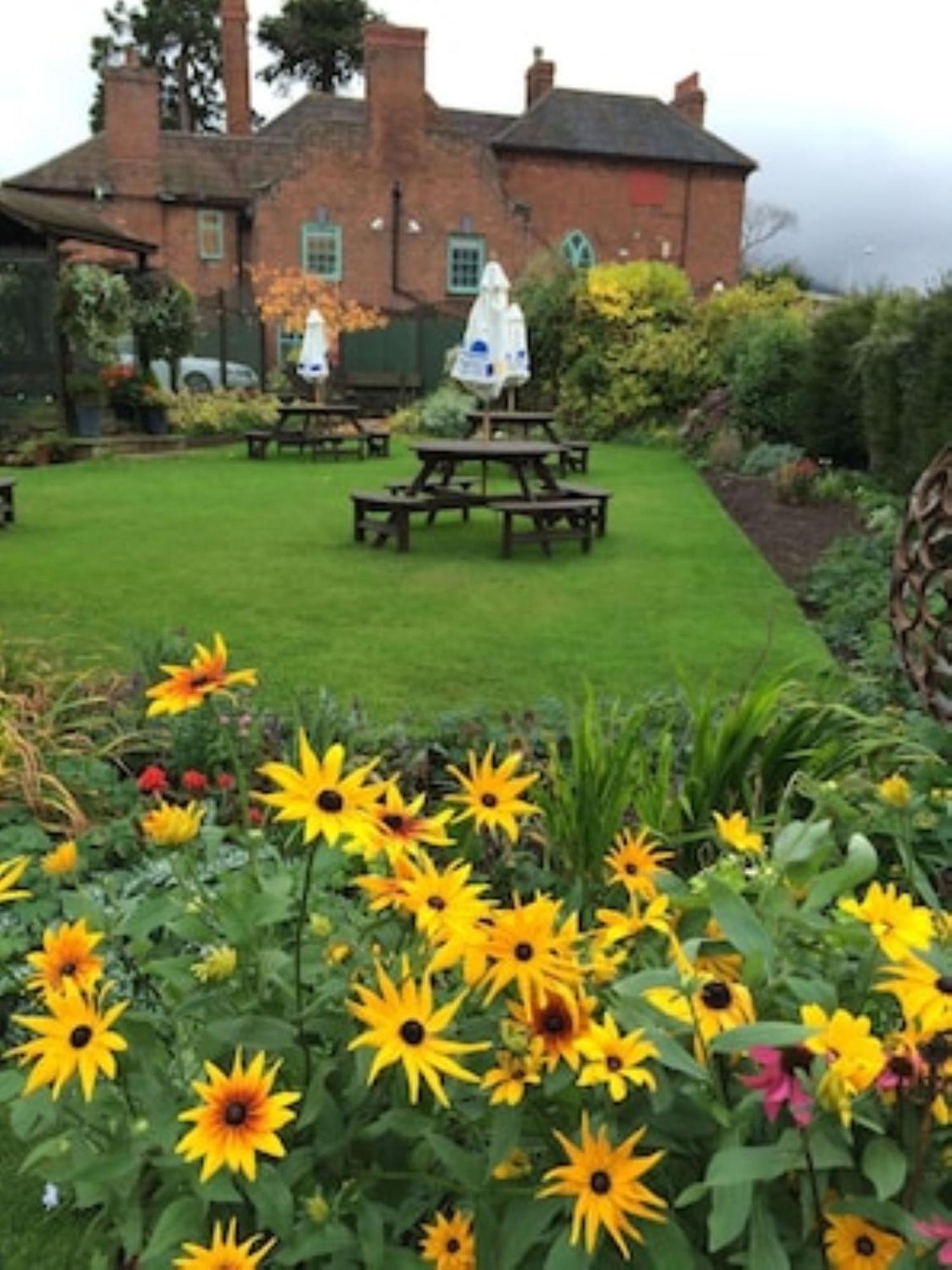 Old Orleton Inn ウェリントン エクステリア 写真