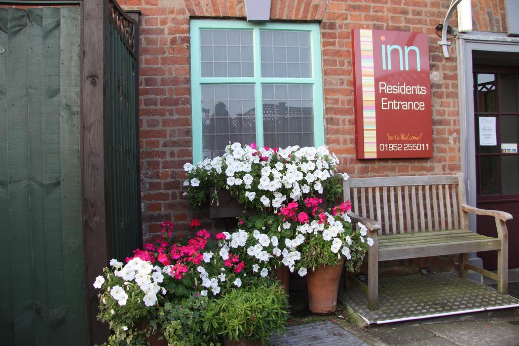 Old Orleton Inn ウェリントン エクステリア 写真